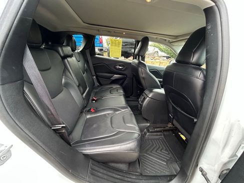 Used 2019 Jeep Cherokee Limited AWD/4WD image 30