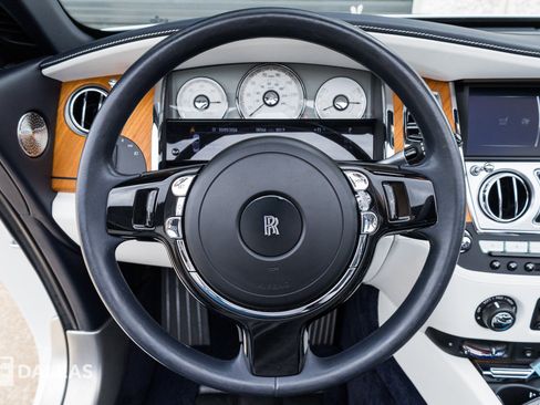 Used 2019 Rolls-Royce Dawn RWD image 24