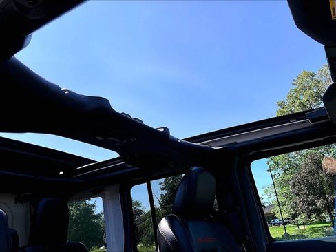 Used 2021 Jeep Wrangler Unlimited Rubicon AWD/4WD image 36