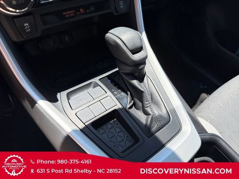 Used 2020 Toyota RAV4 XLE w/ Convenience Package FWD image 23