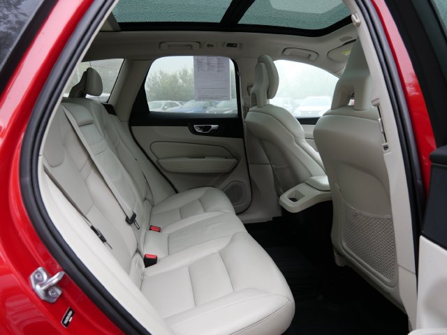 Used 2018 Volvo XC60 T6 Momentum AWD/4WD image 9