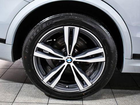 Used 2024 BMW X7 xDrive40i w/ M Sport Package AWD/4WD image 8