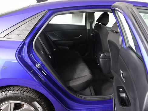 Used 2025 Hyundai Elantra SE FWD image 28