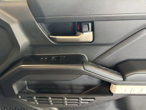 Used 2024 Toyota Tacoma TRD Off-Road image 15