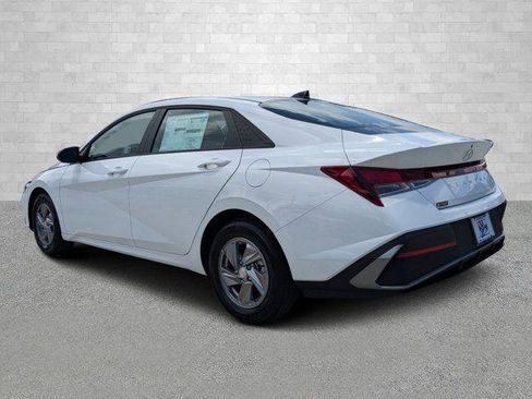New 2026 Hyundai Elantra SE FWD image 4