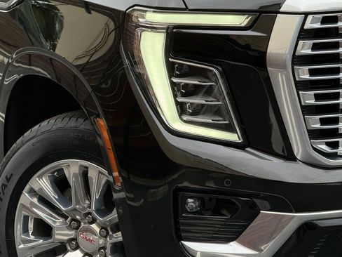 Used 2025 GMC Yukon XL Denali AWD/4WD image 10