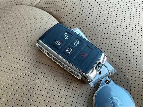 New 2025 Land Rover Defender 90 V8 image 35