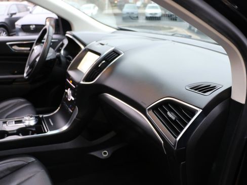 Used 2019 Ford Edge Titanium w/ Equipment Group 301A image 8