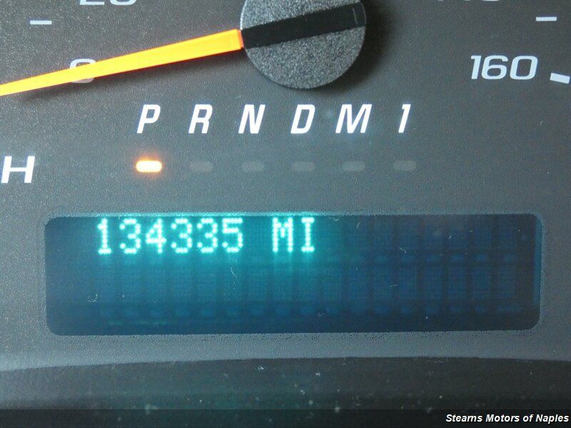 Used 2017 Chevrolet Express 3500 RWD image 8