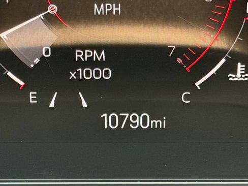 Certified 2025 GMC Yukon XL AT4 Ultimate AWD/4WD image 23
