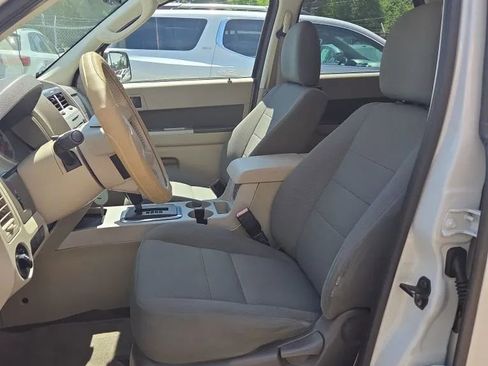 Used 2010 Ford Escape XLT image 8