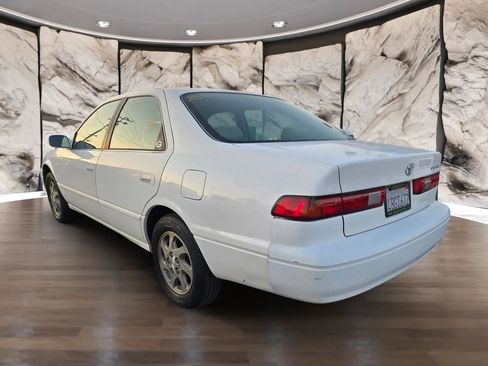Used 1998 Toyota Camry XLE image 7