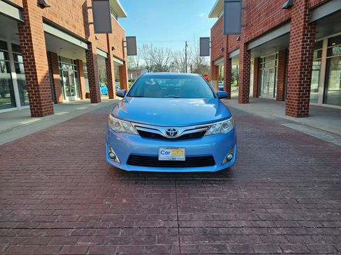 Used 2014 Toyota Camry XLE w/ Leather Package image 2