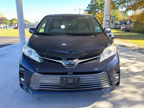 Used 2019 Toyota Sienna XLE Premium image 2