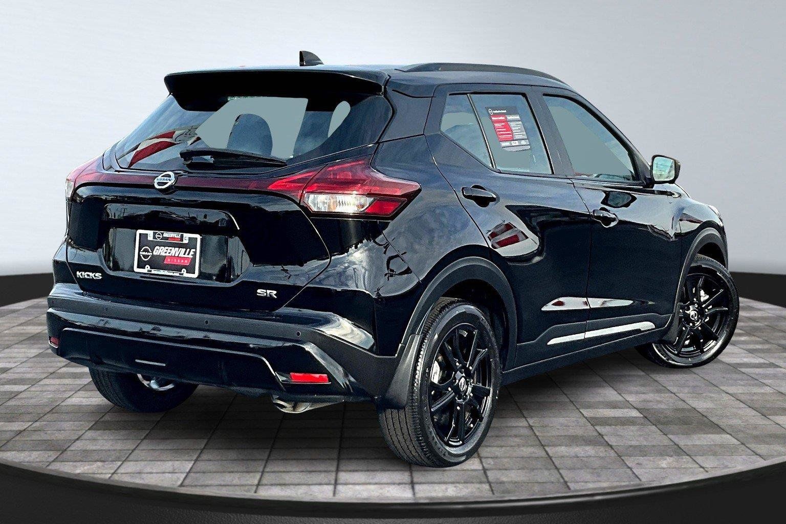 Used 2021 Nissan Kicks SR w/ SR Premium Package FWD image 13