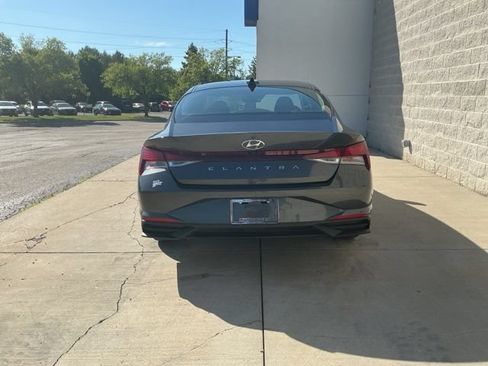 Used 2022 Hyundai Elantra SEL w/ Cargo Package FWD image 9