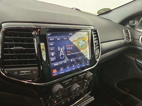Used 2019 Jeep Grand Cherokee Laredo AWD/4WD image 20