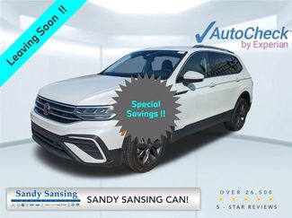 Used 2023 Volkswagen Tiguan SE image 1