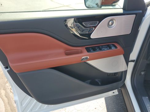 New 2026 Lincoln Aviator Reserve AWD/4WD image 8