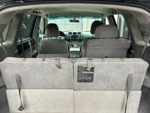 Used 2013 Toyota Highlander SE image 25