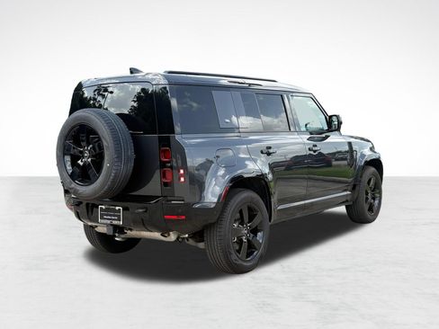 Used 2024 Land Rover Defender 110 X-Dynamic SE AWD/4WD image 9