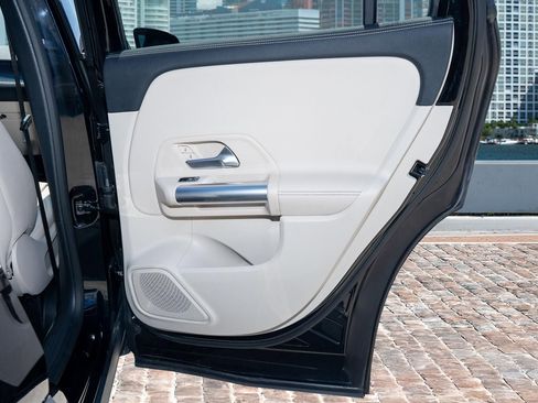 Used 2025 Mercedes-Benz GLA 250 image 14