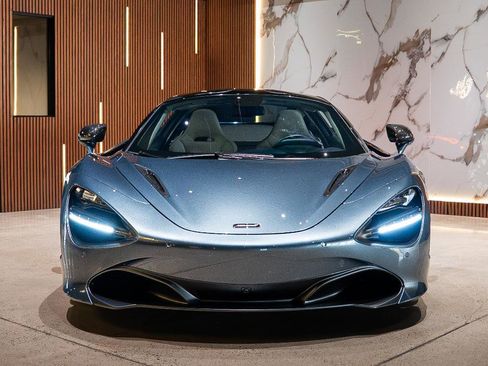 Used 2018 McLaren 720S Luxury RWD image 3