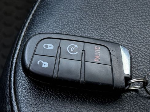 Used 2025 Jeep Compass Trailhawk AWD/4WD image 25