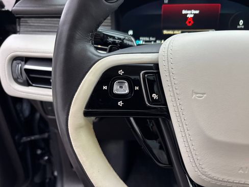 Used 2023 Lincoln Aviator Black Label w/ Dynamic Handling Package image 17