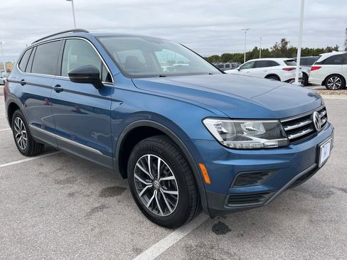 Used 2020 Volkswagen Tiguan SE image 3