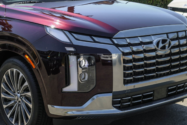 Certified 2024 Hyundai Palisade Calligraphy FWD image 4
