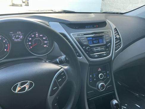Used 2015 Hyundai Elantra SE FWD image 19
