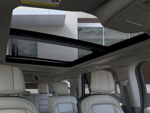 New 2026 Lincoln Navigator Reserve AWD/4WD image 22