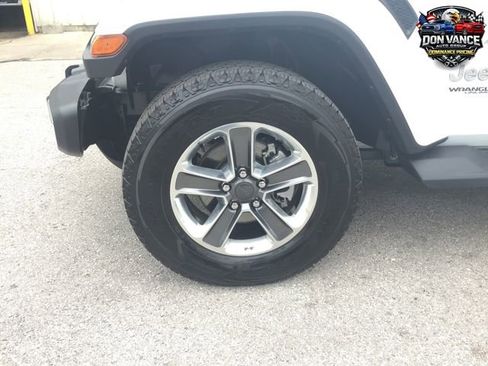 Used 2022 Jeep Wrangler Unlimited Sahara w/ LED Lighting Group AWD/4WD image 28