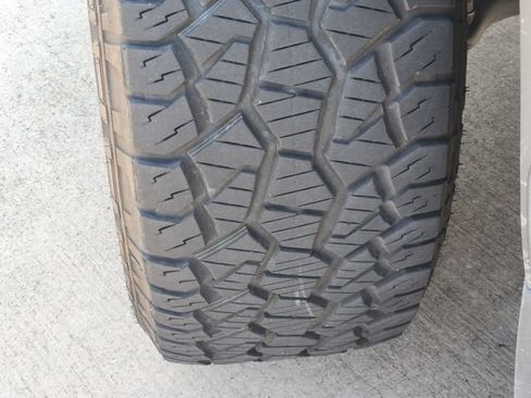 Used 2021 GMC Sierra 1500 AT4 AWD/4WD image 2