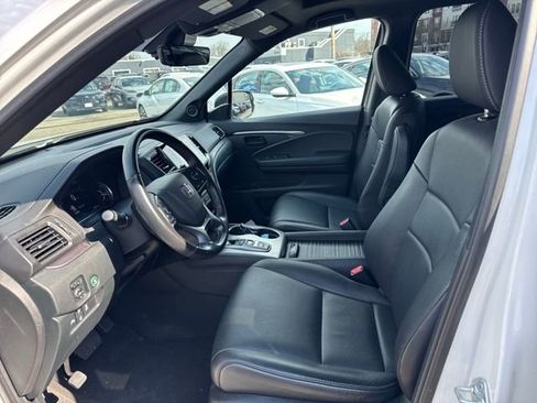 Used 2023 Honda Passport EX-L image 3