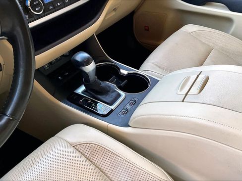 Used 2017 Toyota Highlander Limited image 16