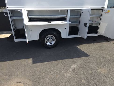 Used 2019 Chevrolet Express 3500 w/ Power Convenience Package image 8