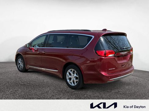 Used 2017 Chrysler Pacifica Touring-L w/ Tire & Wheel Group image 3