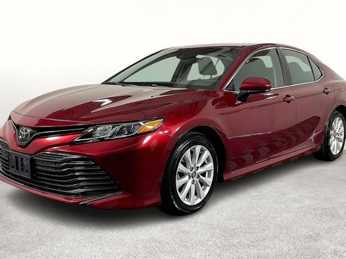 Used 2019 Toyota Camry LE image 15