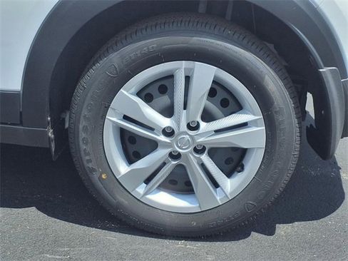 New 2025 Nissan Kicks Play S image 5