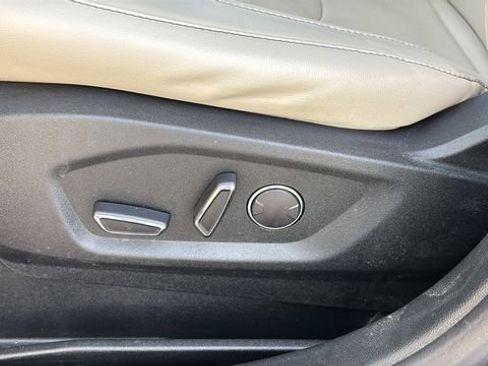 Used 2019 Ford Edge Titanium w/ Cold Weather Package AWD/4WD image 19