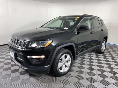 Used 2018 Jeep Compass Latitude w/ Popular Equipment Group AWD/4WD image 4