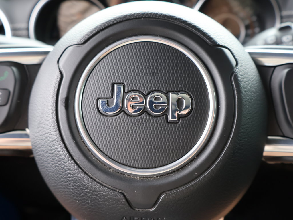 Used 2022 Jeep Wrangler Unlimited Sahara AWD/4WD image 25