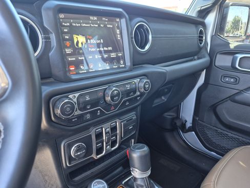 Used 2022 Jeep Gladiator Overland w/ Popular Equipment Package AWD/4WD image 11