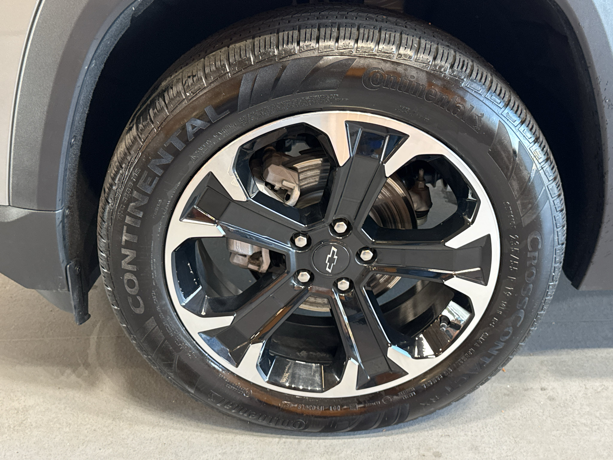 Used 2025 Chevrolet Equinox LT w/ Convenience Package II FWD image 9