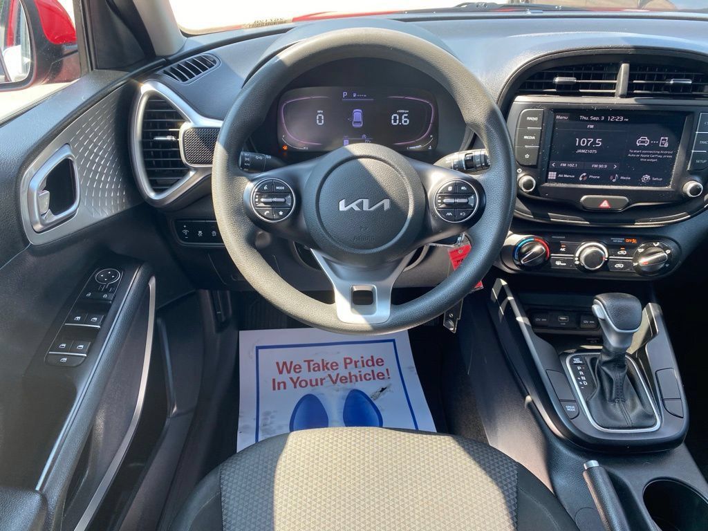 Used 2023 Kia Soul LX w/ LX Technology Package FWD image 10