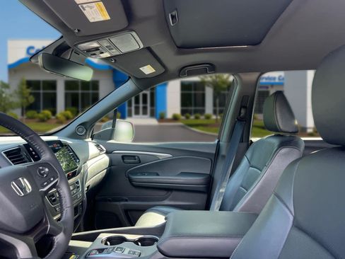 Used 2025 Honda Passport EX-L image 12