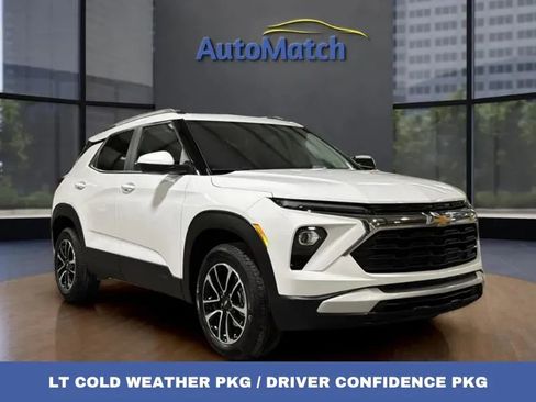 Used 2024 Chevrolet TrailBlazer LT w/ LT Cold Weather Package image 1