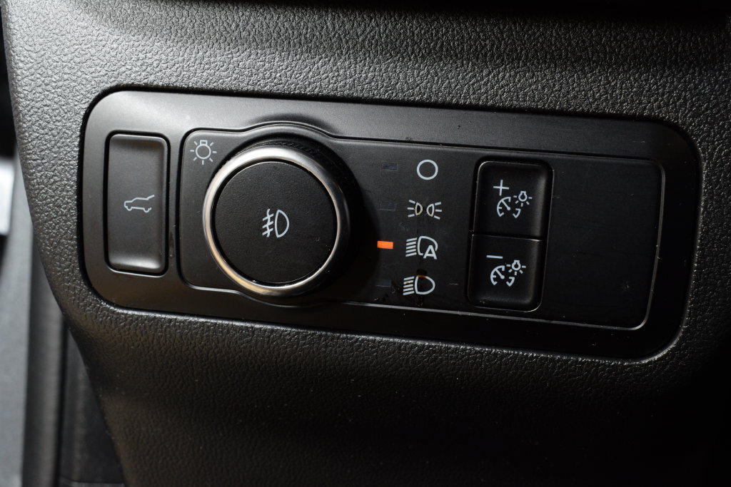 Used 2025 Ford Escape ST-Line Select AWD/4WD image 17